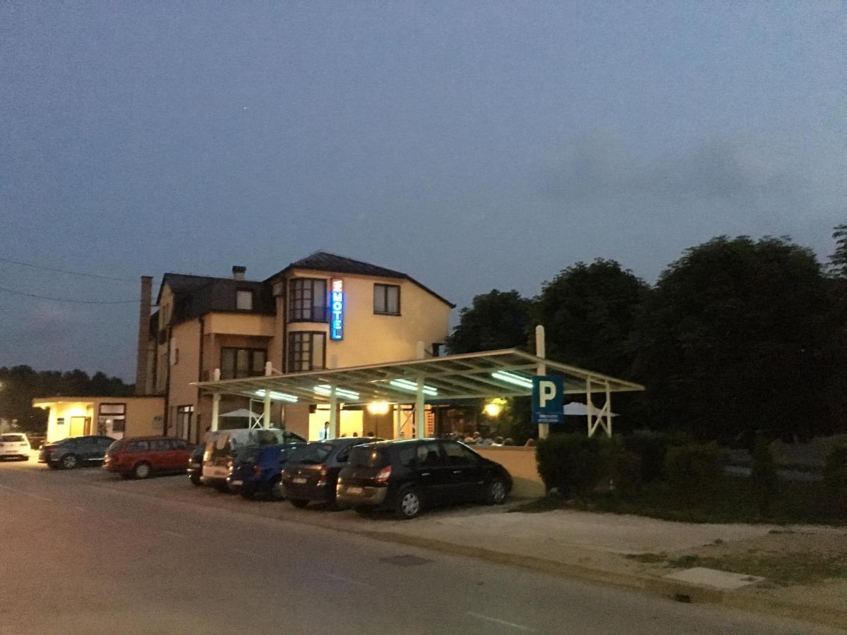 Motel Otoka Donji Vakuf Exteriér fotografie